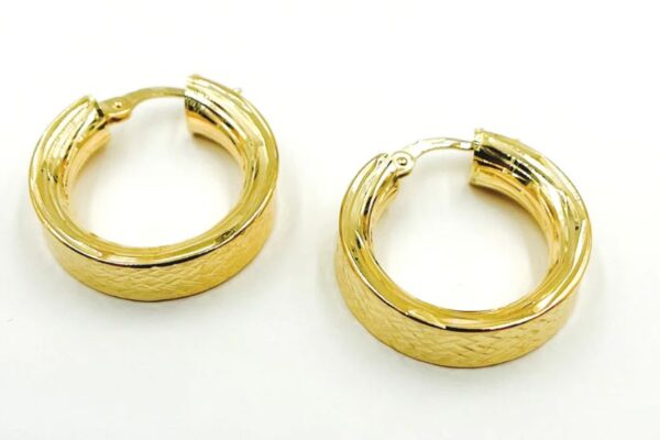 Pure Gold Earrings and Solid Gold Earrings – A Complete Guide solid gold earring