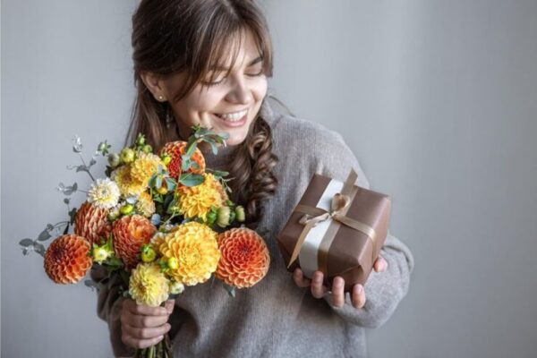 Send Birthday Flowers to Chennai Online with Express Roses Orchids Lilies and Personalized Gift Options online flower delivery in Chennai